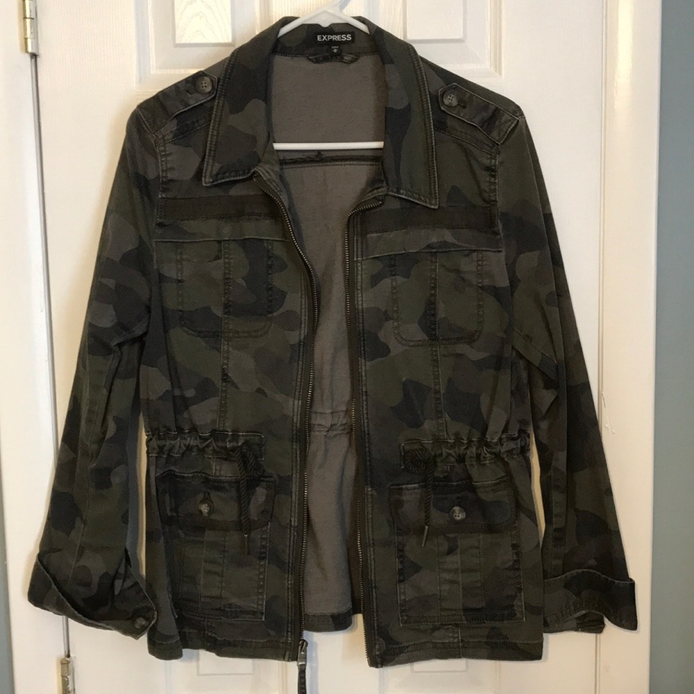 EXPRESS Camo zip up jacket